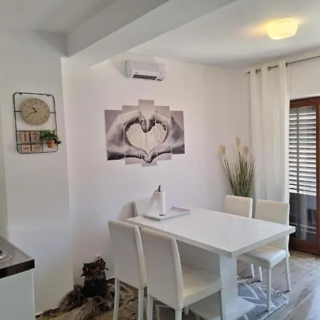 And Mare Vrlika - Two Bedroom With Balcony 锡尼
